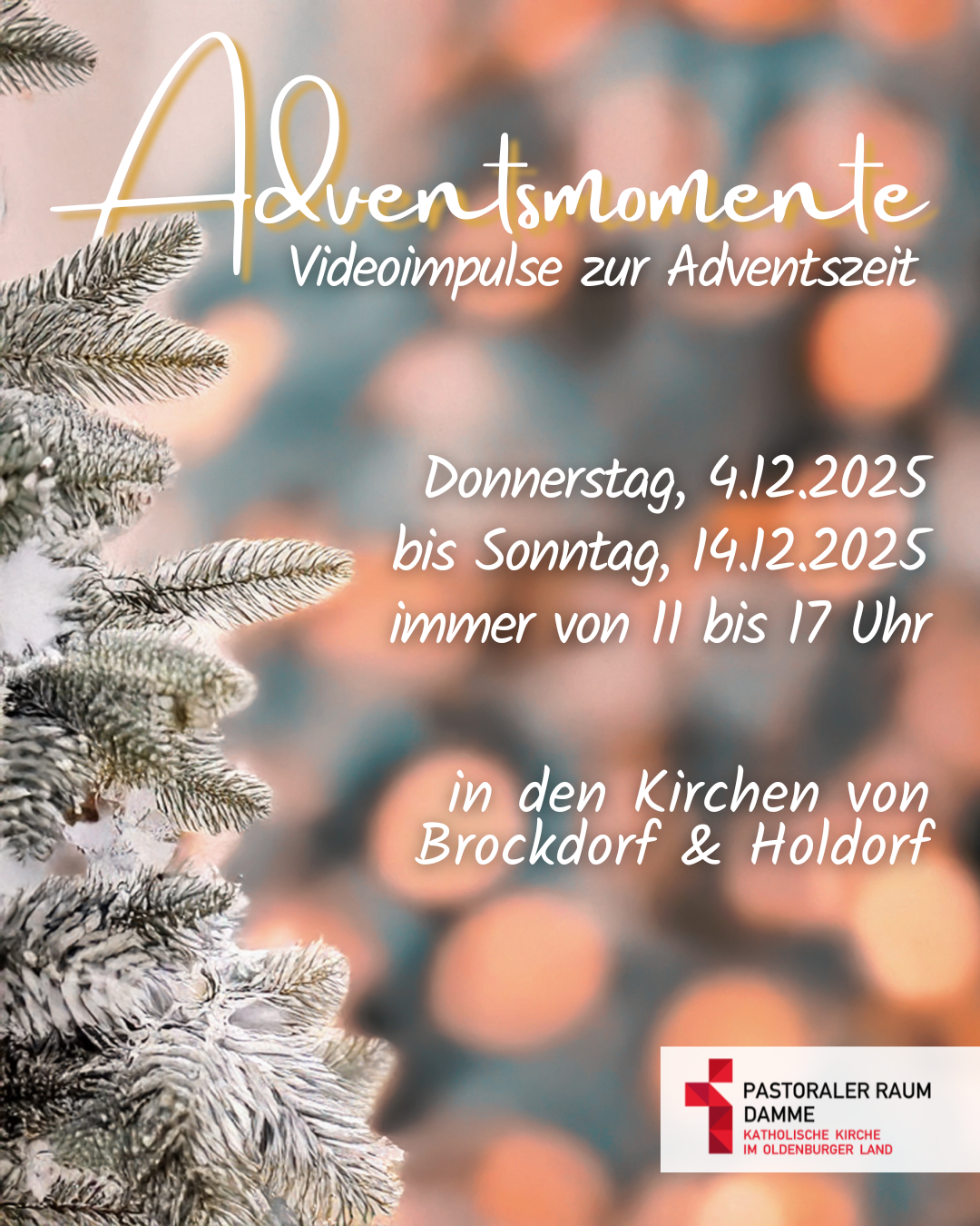 Das Bild zeigt eine weihnachtlich gestaltete Grafik mit frostigen Tannenzweigen am linken Rand. Der Hintergrund ist verschwommen mit warmen Orange- und Blautönen, die an Weihnachtslichter erinnern. In eleganter, weißer Schrift sind die wichtigsten Informationen zur Aktion dargestellt. Unten rechts ist das rote Logo des Pastoralen Raum Damme platziert.